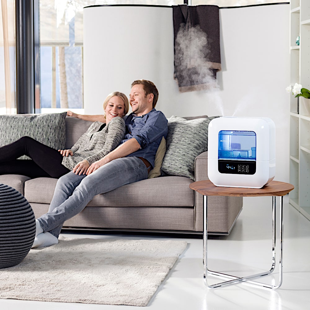 Boneco U700 Ultrasonic Humidifier 14LDay In Living Room With Couple - Aerify